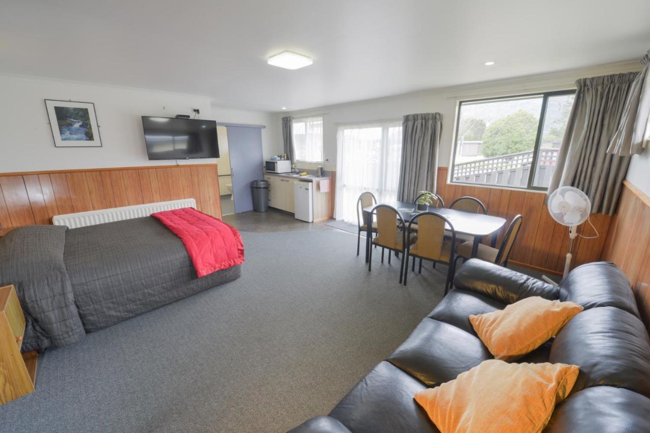 Wilderness Motel Accommodation Haast Eksteriør billede