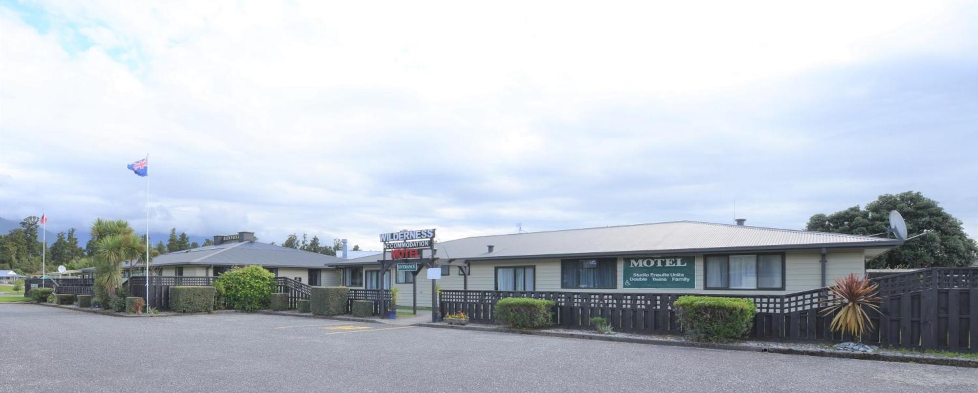Wilderness Motel Accommodation Haast Eksteriør billede