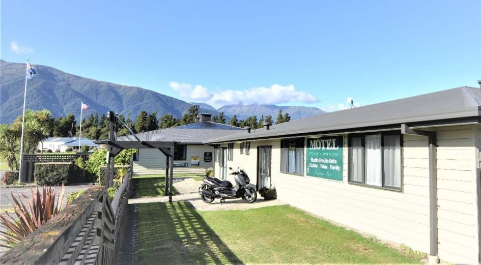 Wilderness Motel Accommodation Haast Eksteriør billede