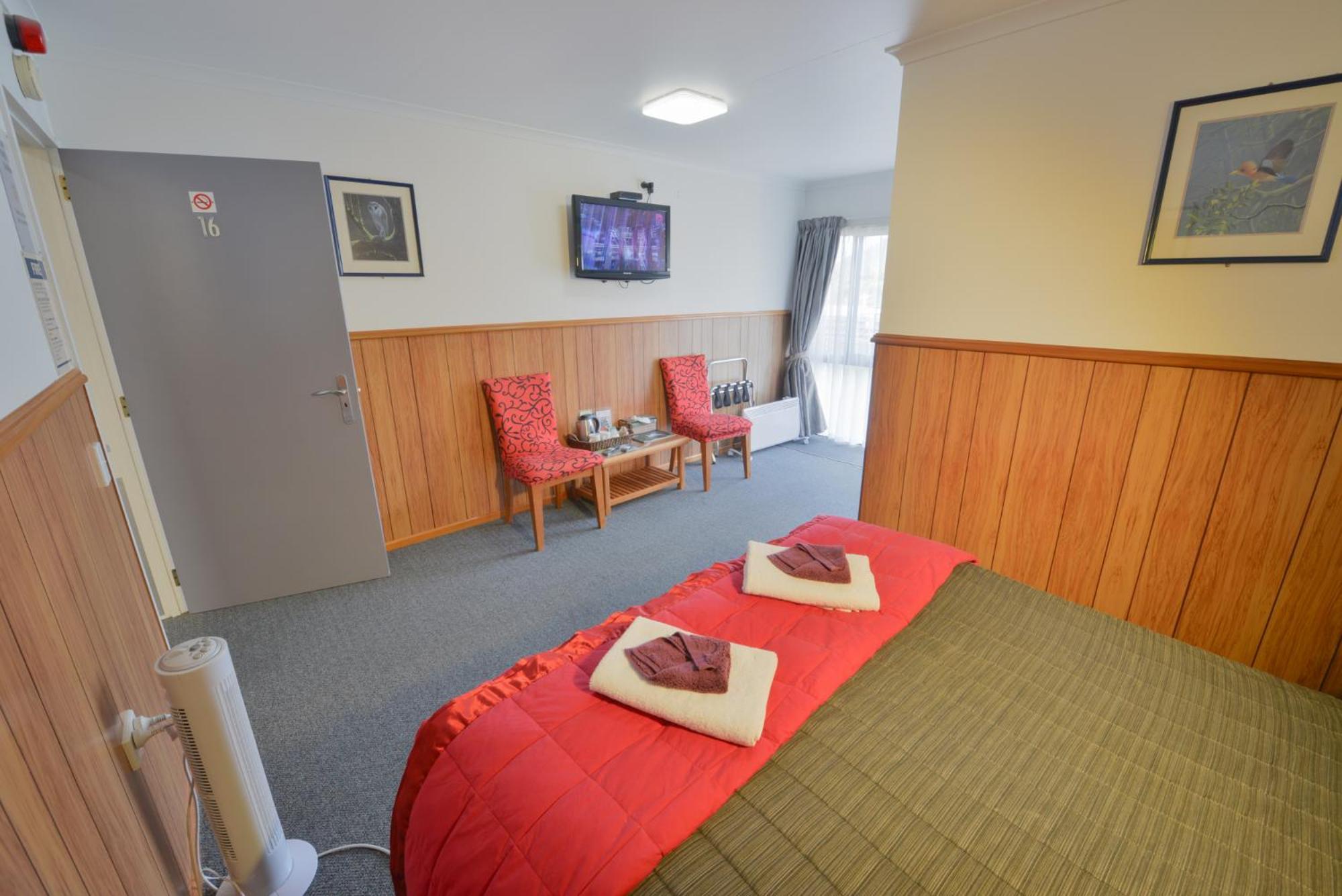Wilderness Motel Accommodation Haast Eksteriør billede